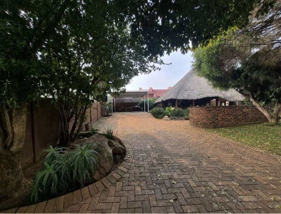 3 Bedroom Property for Sale in Brackendowns Gauteng