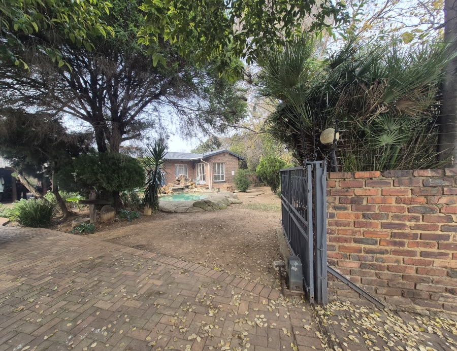 3 Bedroom Property for Sale in Brackendowns Gauteng