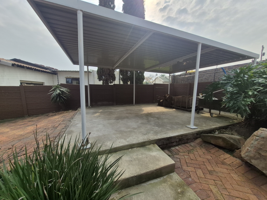 3 Bedroom Property for Sale in Brackendowns Gauteng