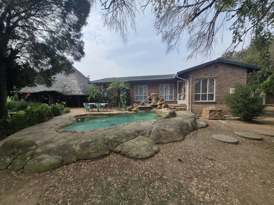 3 Bedroom Property for Sale in Brackendowns Gauteng