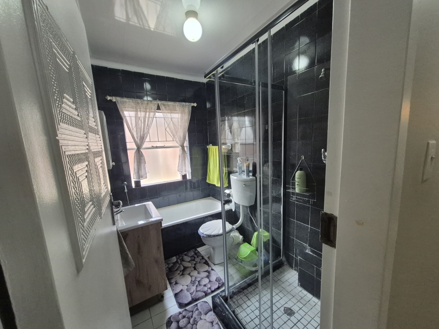 3 Bedroom Property for Sale in Brackendowns Gauteng