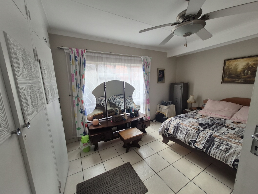 3 Bedroom Property for Sale in Brackendowns Gauteng