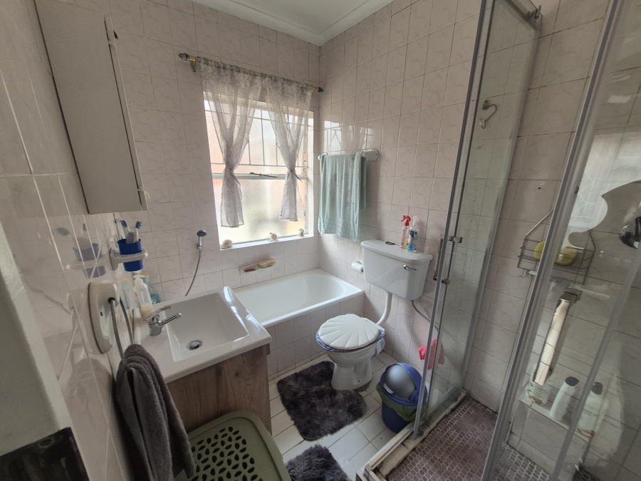 3 Bedroom Property for Sale in Brackendowns Gauteng