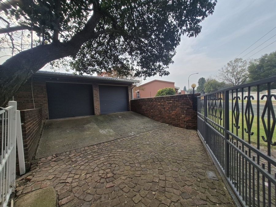 3 Bedroom Property for Sale in Brackendowns Gauteng