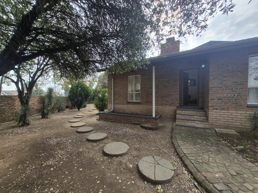 3 Bedroom Property for Sale in Brackendowns Gauteng