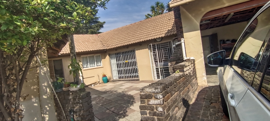 To Let 4 Bedroom Property for Rent in Elandspark Gauteng
