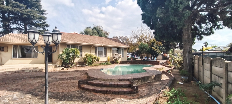 To Let 4 Bedroom Property for Rent in Elandspark Gauteng