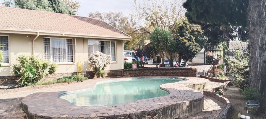 To Let 4 Bedroom Property for Rent in Elandspark Gauteng