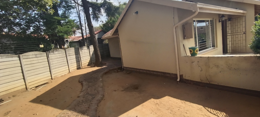 To Let 4 Bedroom Property for Rent in Elandspark Gauteng