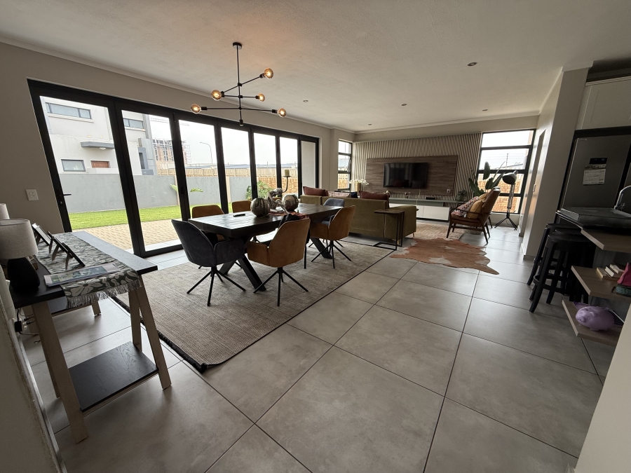 4 Bedroom Property for Sale in Midstream Ridge Gauteng