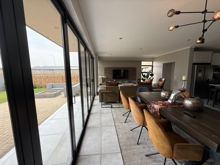 4 Bedroom Property for Sale in Midstream Ridge Gauteng