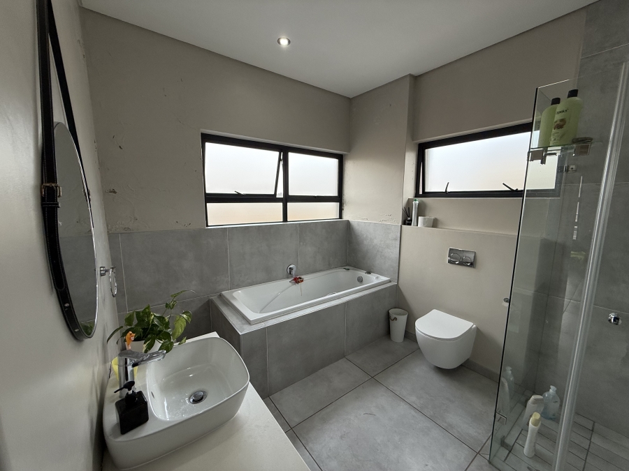 4 Bedroom Property for Sale in Midstream Ridge Gauteng