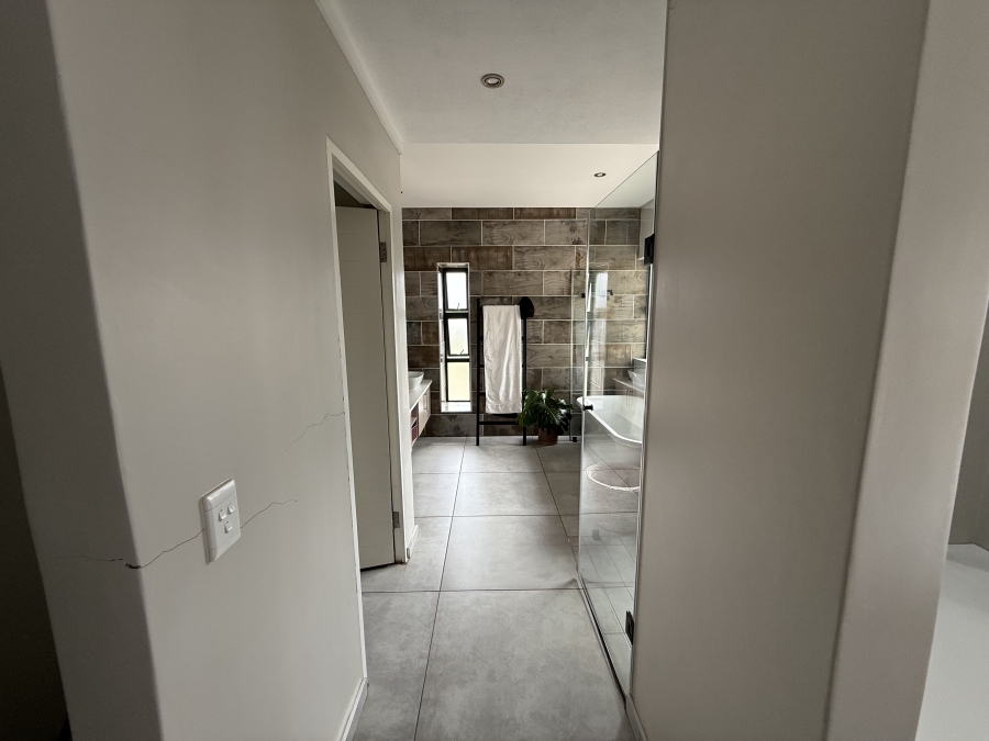 4 Bedroom Property for Sale in Midstream Ridge Gauteng