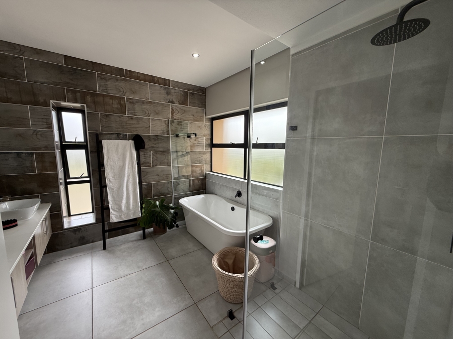 4 Bedroom Property for Sale in Midstream Ridge Gauteng