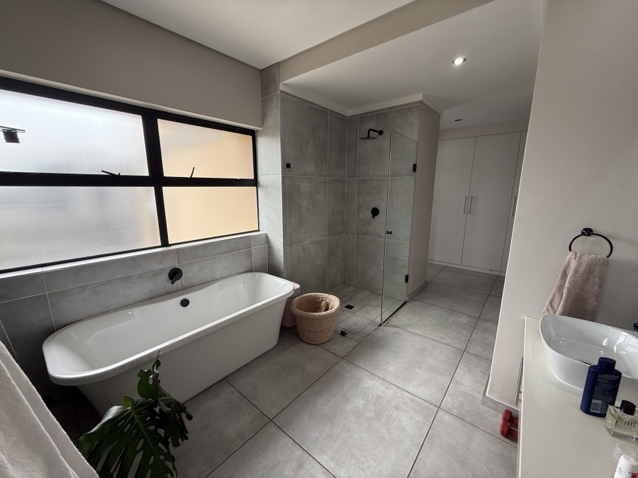 4 Bedroom Property for Sale in Midstream Ridge Gauteng