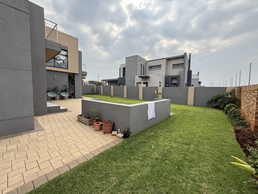 4 Bedroom Property for Sale in Midstream Ridge Gauteng