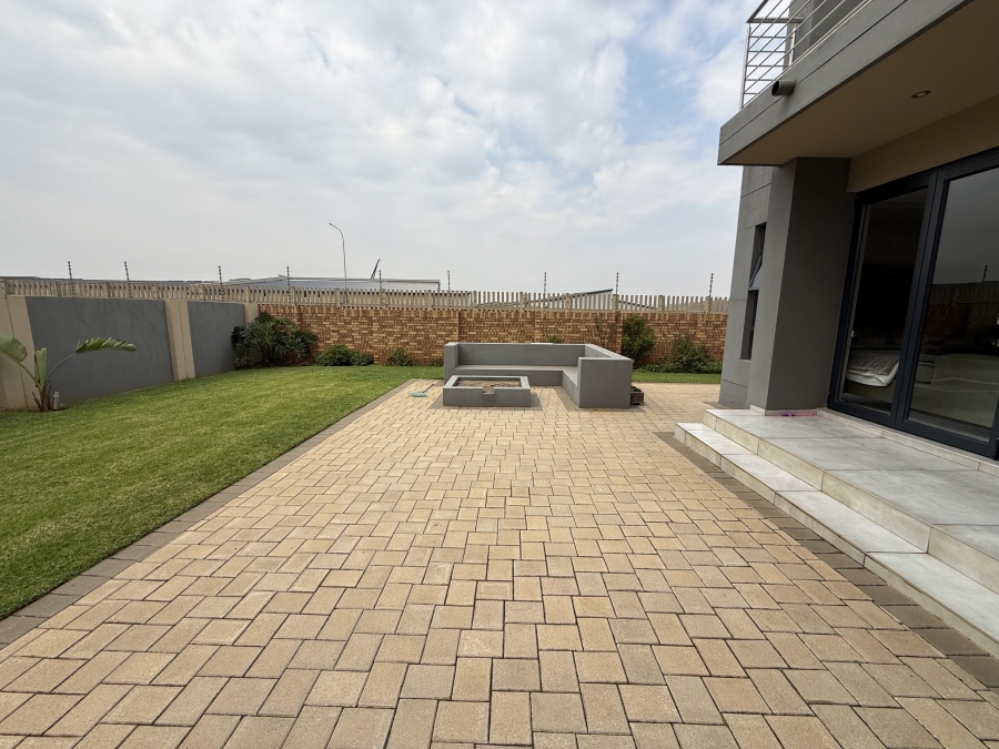 4 Bedroom Property for Sale in Midstream Ridge Gauteng