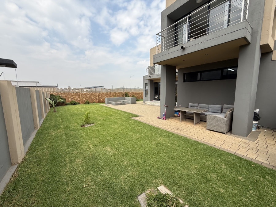 4 Bedroom Property for Sale in Midstream Ridge Gauteng