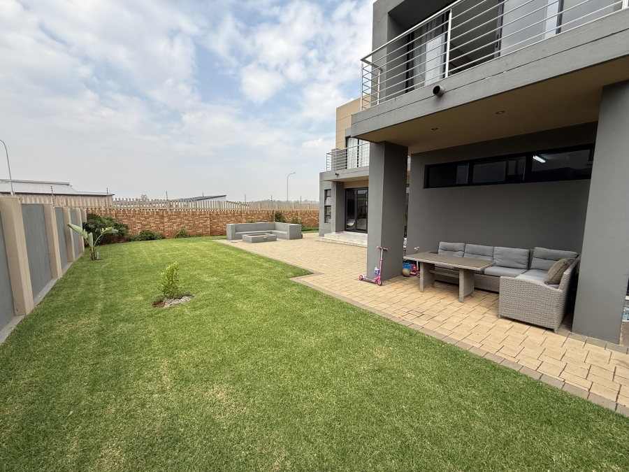 4 Bedroom Property for Sale in Midstream Ridge Gauteng