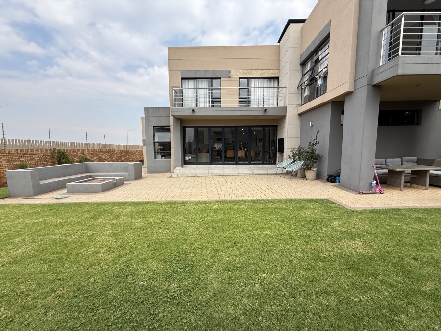 4 Bedroom Property for Sale in Midstream Ridge Gauteng