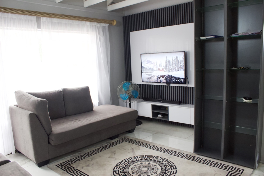 2 Bedroom Property for Sale in Glen Marais Gauteng