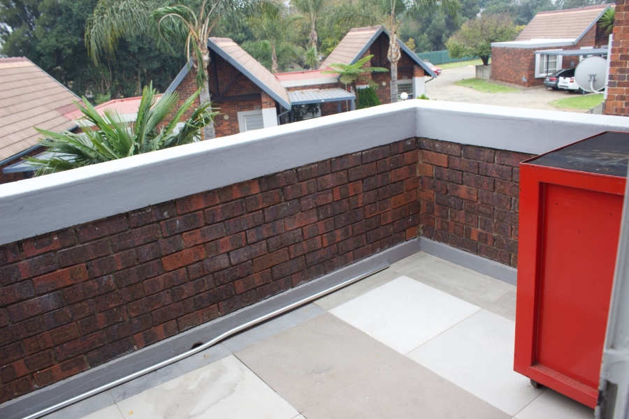 2 Bedroom Property for Sale in Glen Marais Gauteng