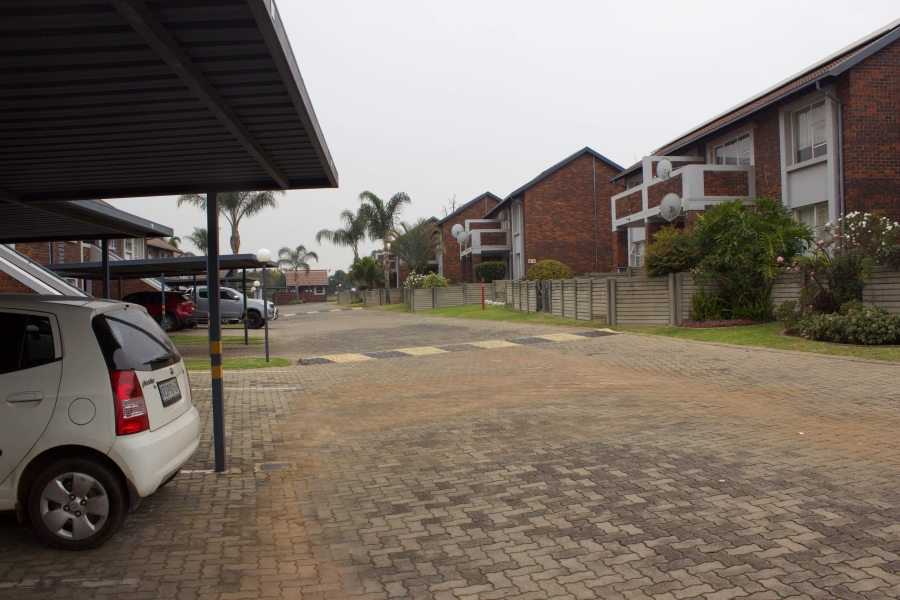 2 Bedroom Property for Sale in Glen Marais Gauteng