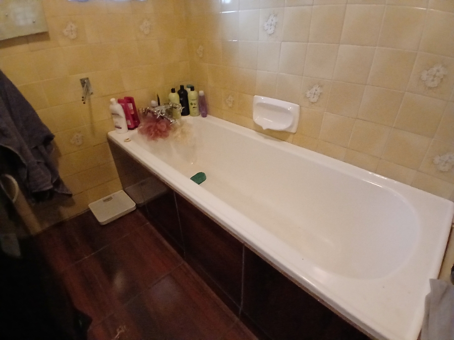 5 Bedroom Property for Sale in Selcourt Gauteng