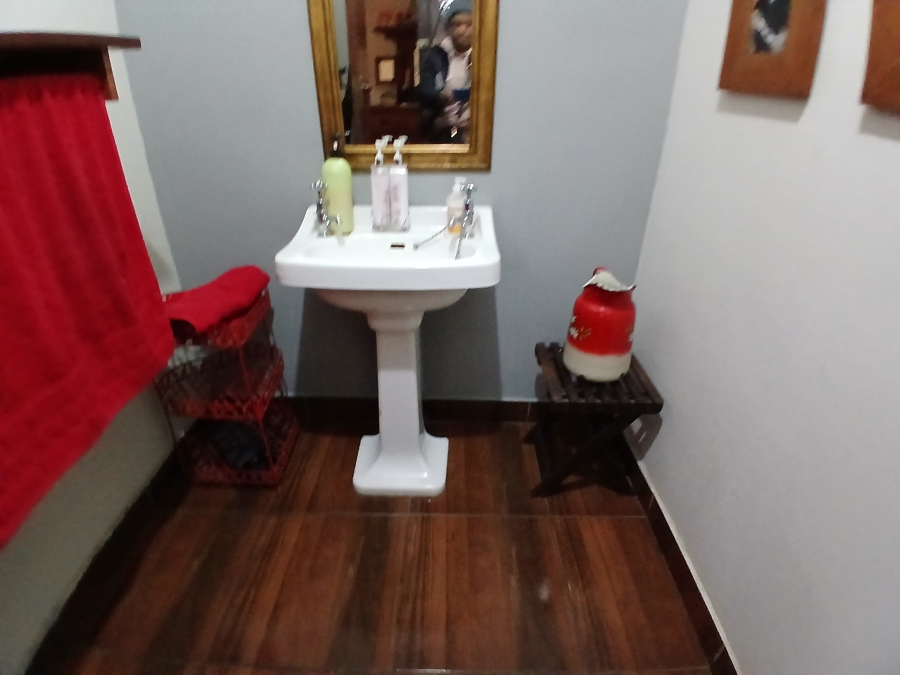 5 Bedroom Property for Sale in Selcourt Gauteng