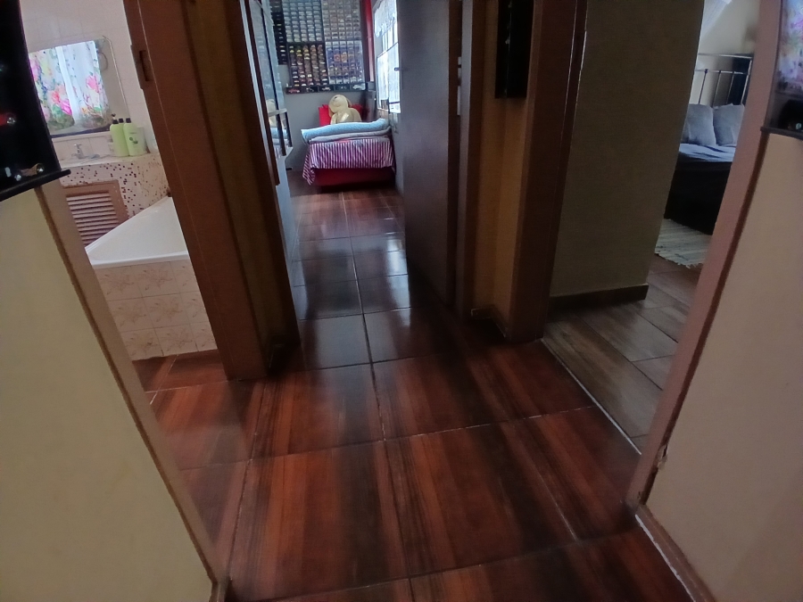 5 Bedroom Property for Sale in Selcourt Gauteng