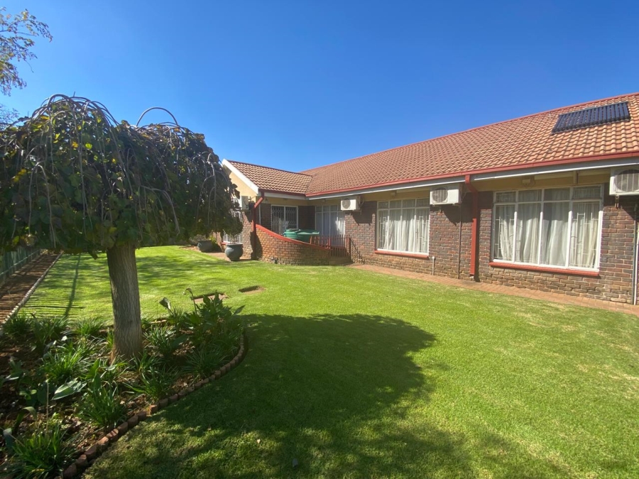 4 Bedroom Property for Sale in Vanderbijlpark SE 2 Gauteng