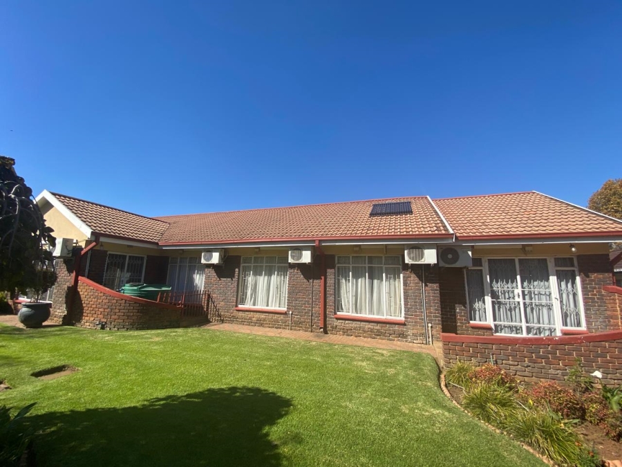 4 Bedroom Property for Sale in Vanderbijlpark SE 2 Gauteng