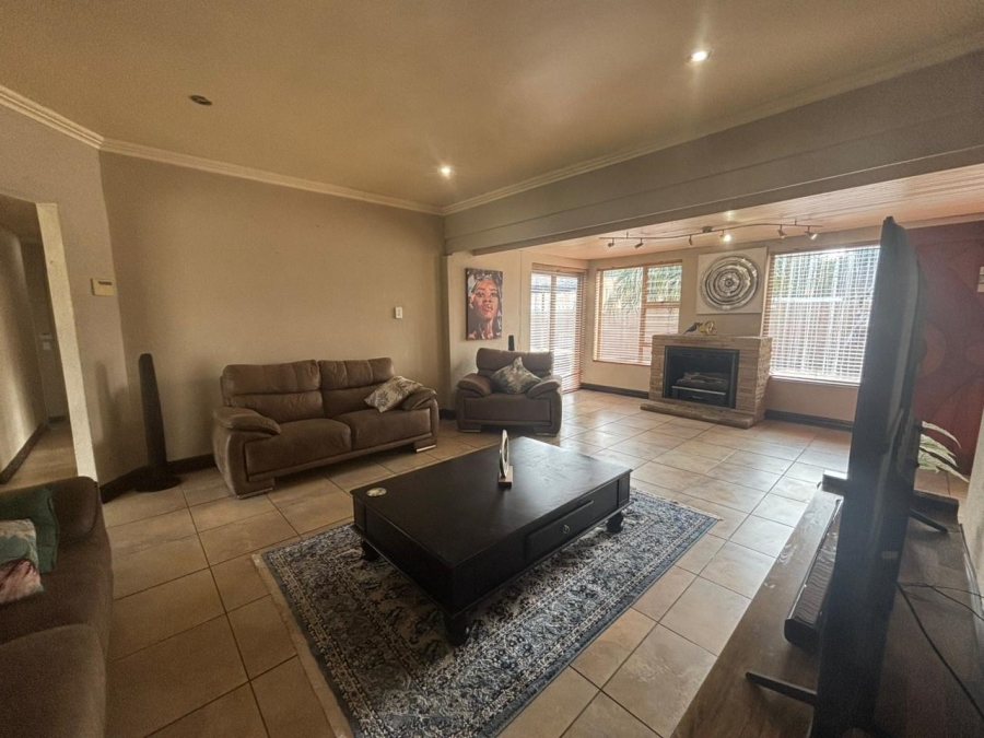4 Bedroom Property for Sale in Brackendowns Gauteng