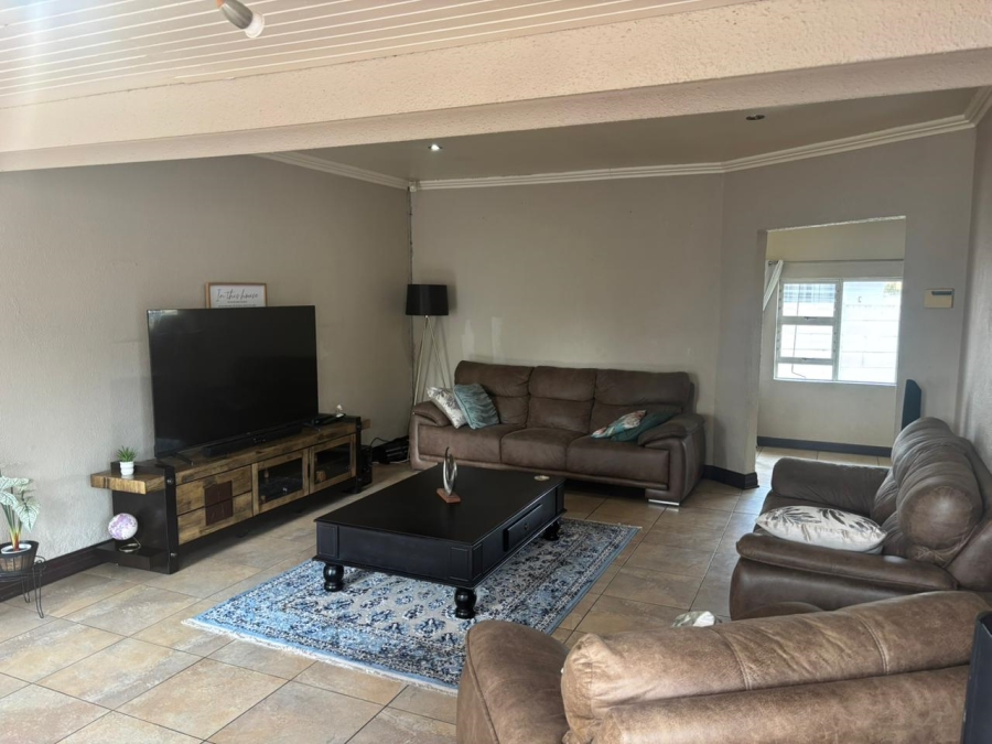4 Bedroom Property for Sale in Brackendowns Gauteng