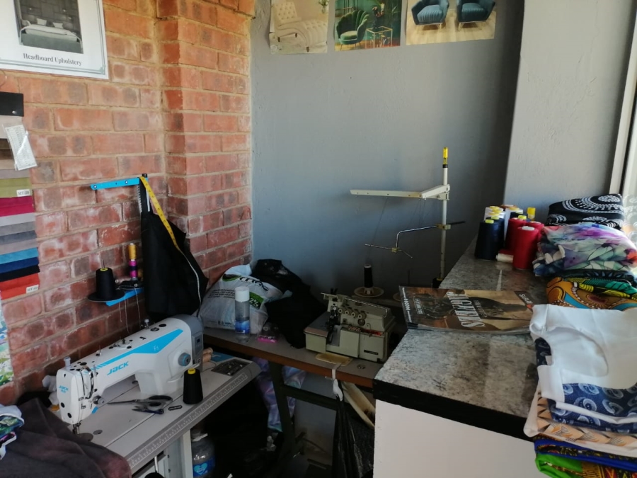 To Let Commercial Property for Rent in Die Wilgers Gauteng
