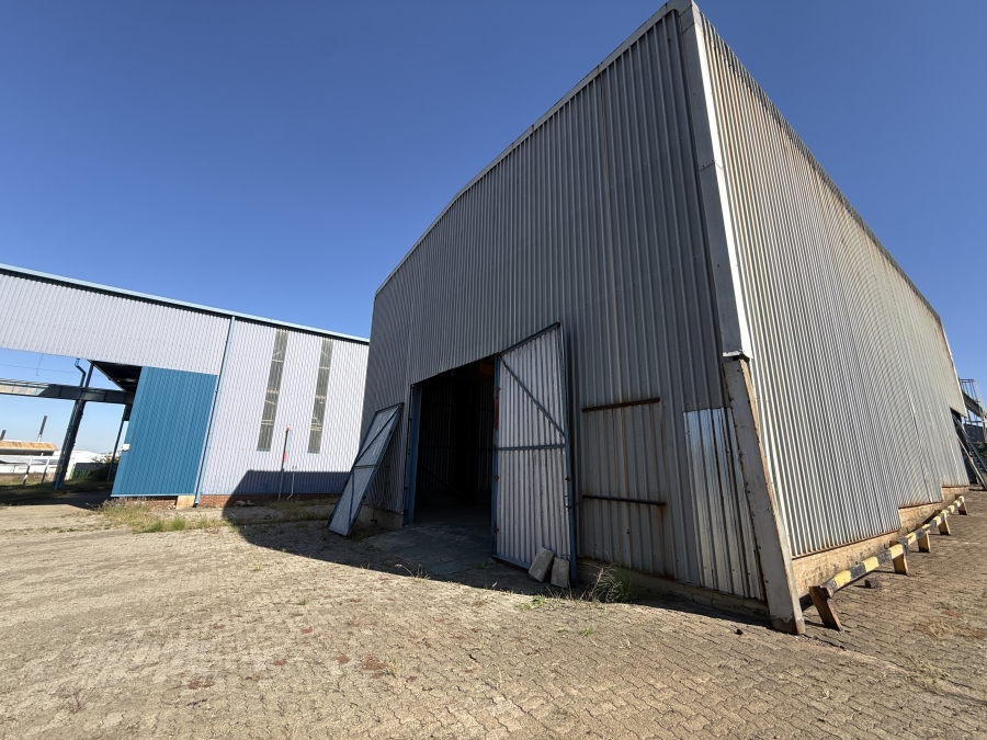 To Let Commercial Property for Rent in Airport Park Gauteng