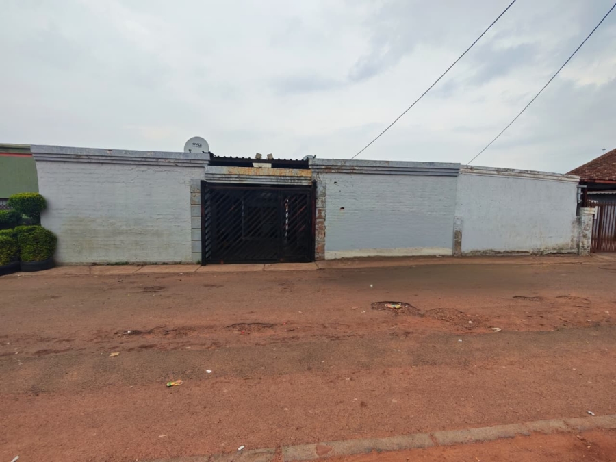 8 Bedroom Property for Sale in Atteridgeville Gauteng