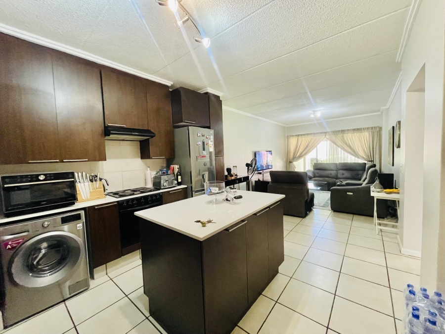 To Let 2 Bedroom Property for Rent in Bryanston Gauteng