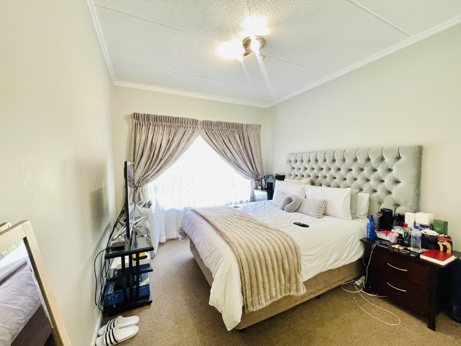 To Let 2 Bedroom Property for Rent in Bryanston Gauteng