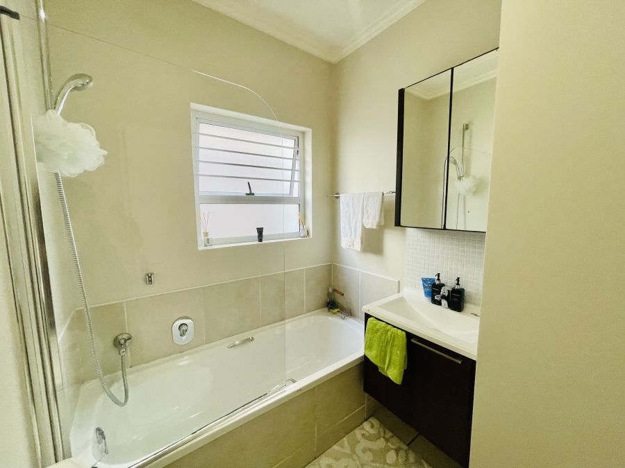 To Let 2 Bedroom Property for Rent in Bryanston Gauteng