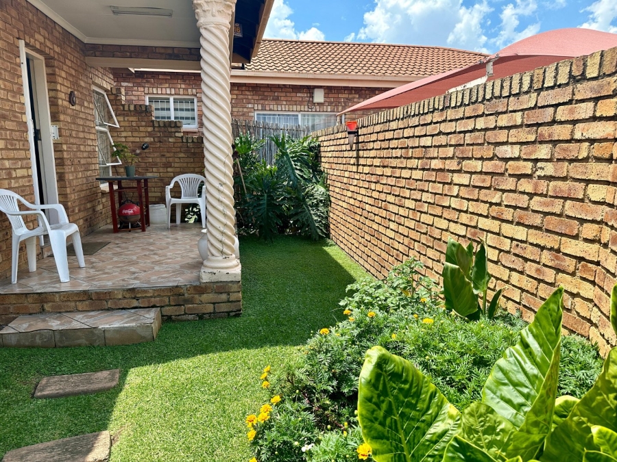To Let 2 Bedroom Property for Rent in Van Dyk Park Gauteng