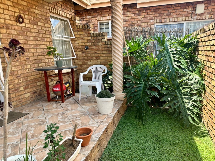 To Let 2 Bedroom Property for Rent in Van Dyk Park Gauteng