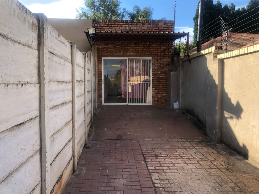 To Let 2 Bedroom Property for Rent in Erasmia Gauteng