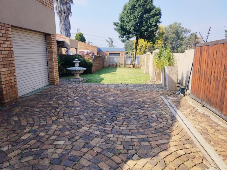 4 Bedroom Property for Sale in Van Riebeeck Park Gauteng