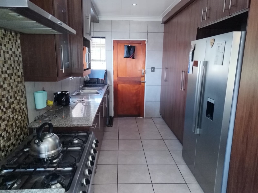 4 Bedroom Property for Sale in Van Riebeeck Park Gauteng