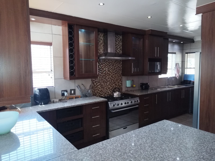 4 Bedroom Property for Sale in Van Riebeeck Park Gauteng