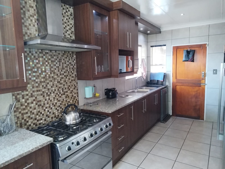 4 Bedroom Property for Sale in Van Riebeeck Park Gauteng