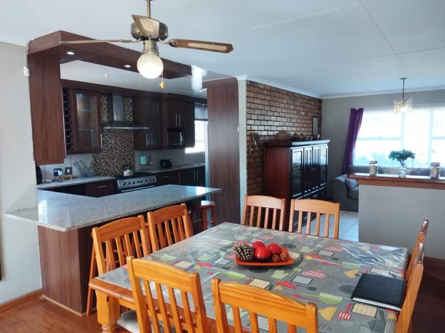 4 Bedroom Property for Sale in Van Riebeeck Park Gauteng