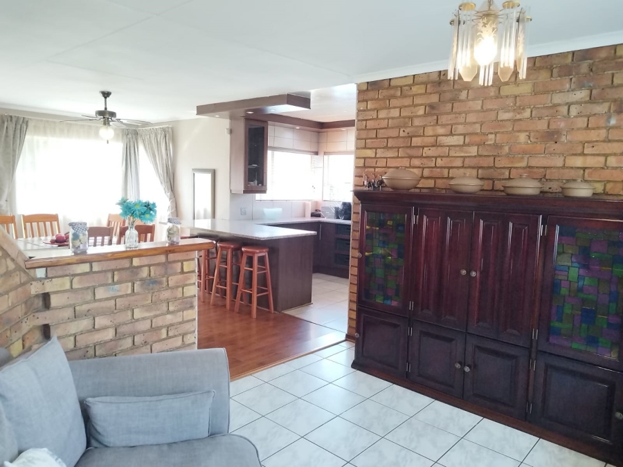 4 Bedroom Property for Sale in Van Riebeeck Park Gauteng