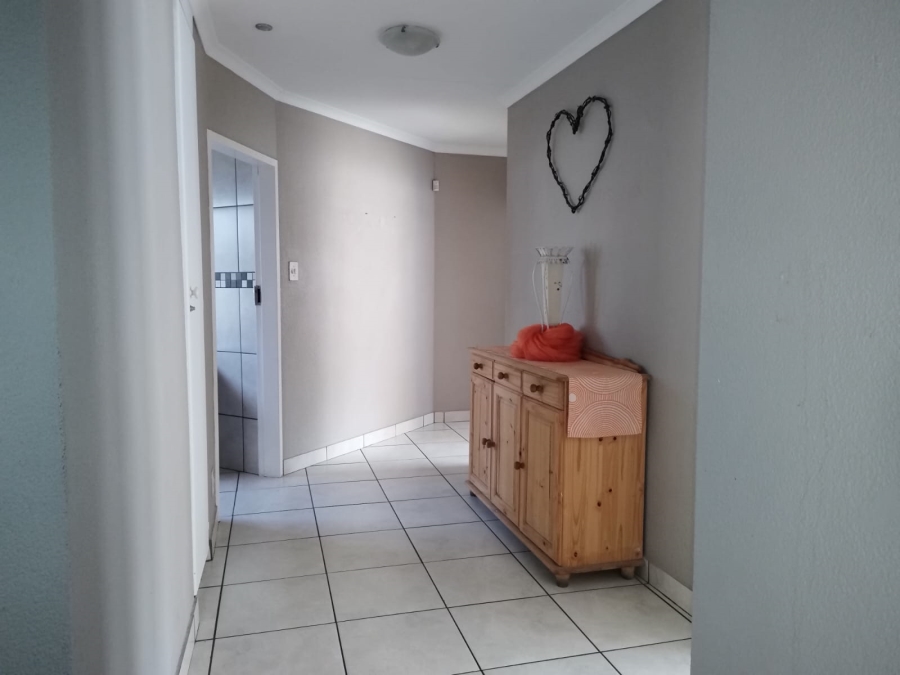 4 Bedroom Property for Sale in Van Riebeeck Park Gauteng